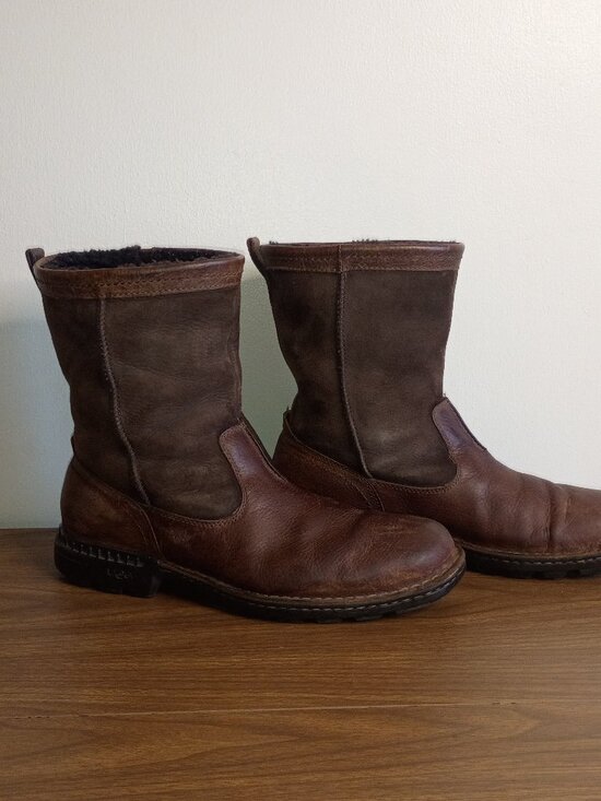 UGG Hartsville Men\'s Sz 12 US/45.5 EU Pull-on Boot Leather & Suede w Sheepskin main image 11